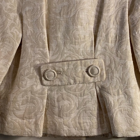 Stunning Emma James Petite Metallic Blazer, Size: 4P, & Color: Cream/Light Gold - Picture 15 of 16